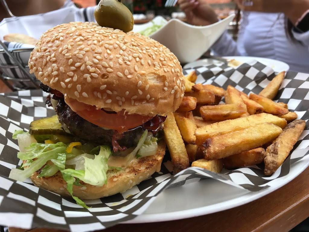 Pure Spirits Oyster House & Grill | restaurant | 17 Tank House Lane, Toronto, ON M5A 3C4, Canada | 4163615859 OR +1 416-361-5859