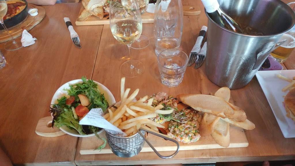 LÉchappée - Grill & Bar Sportif | restaurant | 710 Rue de la Visitation, Saint-Charles-Borromée, QC J6E 7S3, Canada | 4503941658 OR +1 450-394-1658