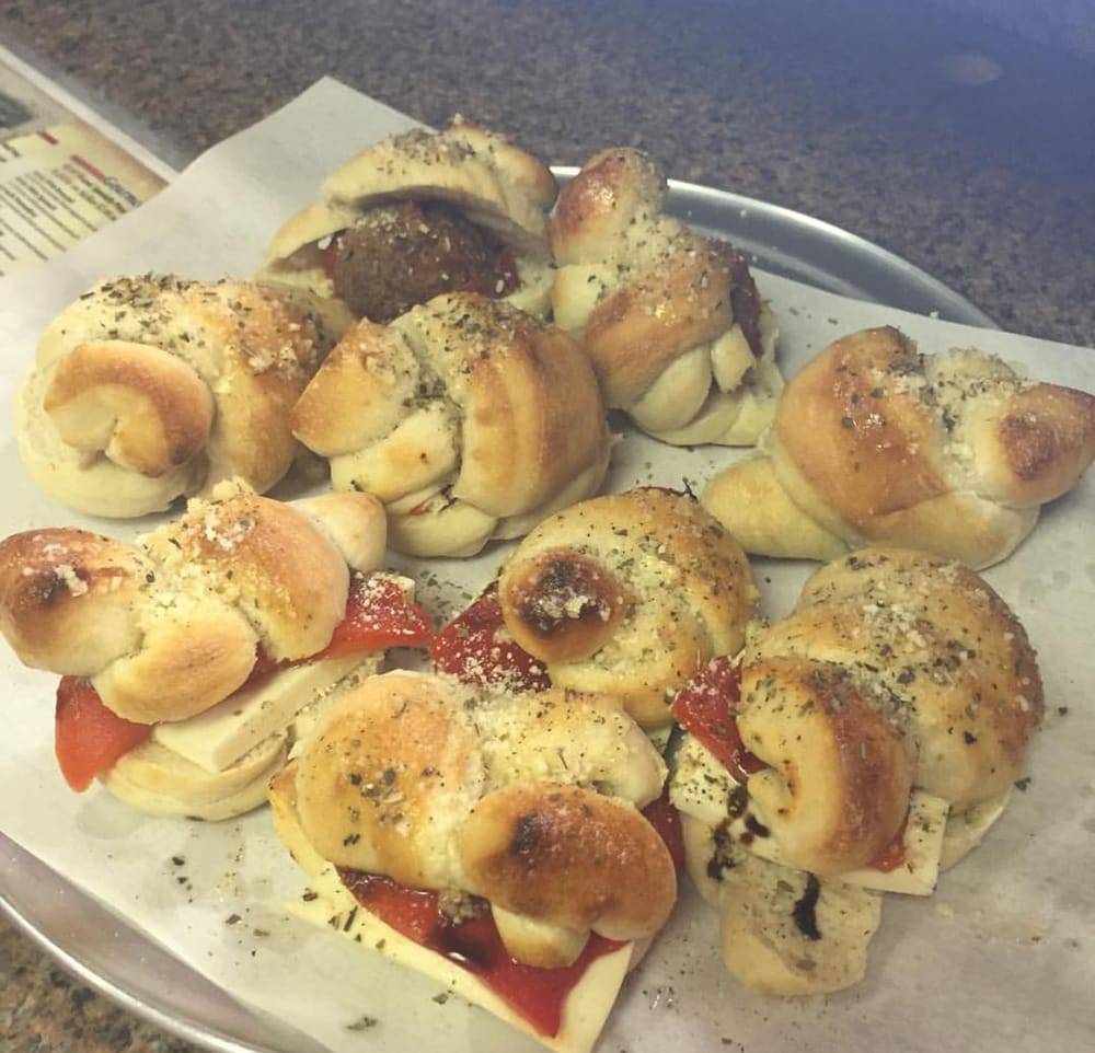 Paisanos Pizza & Catering | restaurant | 708 Portion Rd, Ronkonkoma, NY 11779, USA | 6316764588 OR +1 631-676-4588