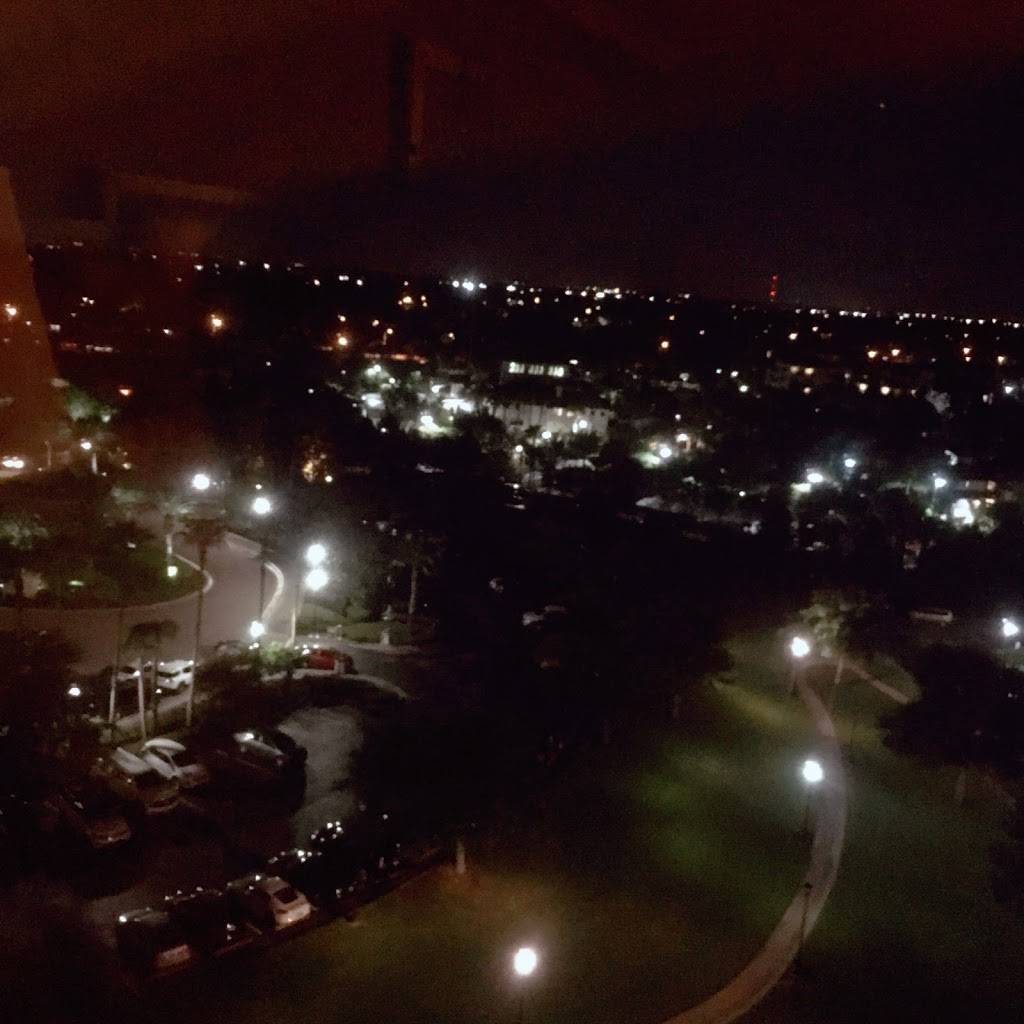 Quench Poolside Bar & Grill | restaurant | 4040 Central Florida Pkwy, Orlando, FL 32837, USA | 4073934777 OR +1 407-393-4777