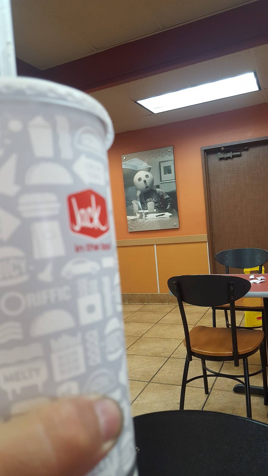 Jack in the Box | restaurant | 8767 S Main St, Houston, TX 77025, USA | 2815047520 OR +1 281-504-7520