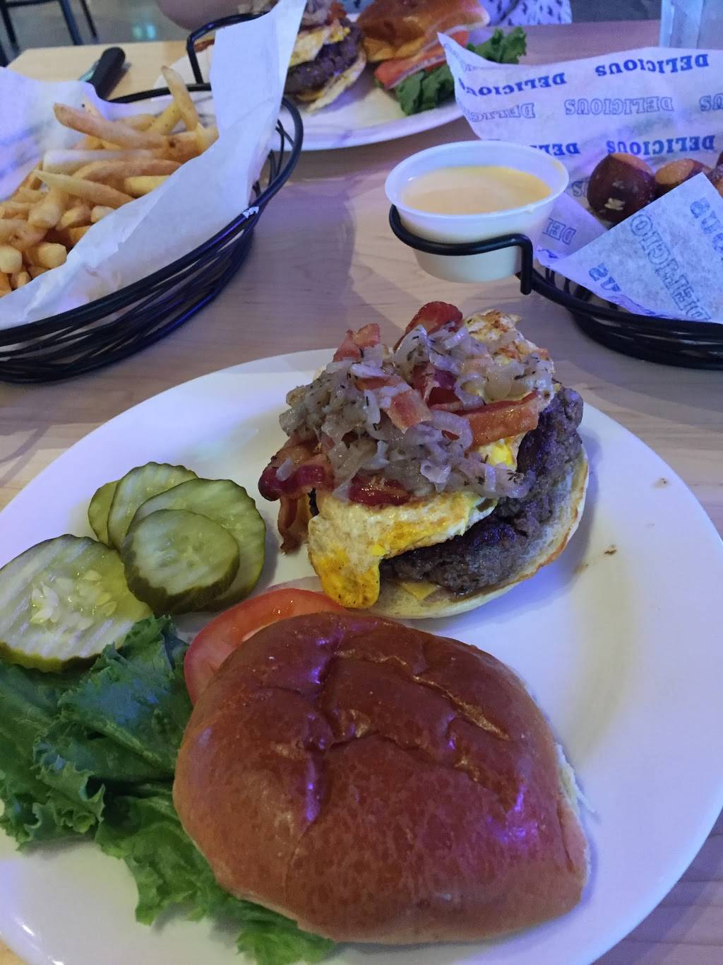 House of Orange Sports Bar and Grill | restaurant | 433 Johnson St, Covington, KY 41011, USA | 8592614662 OR +1 859-261-4662