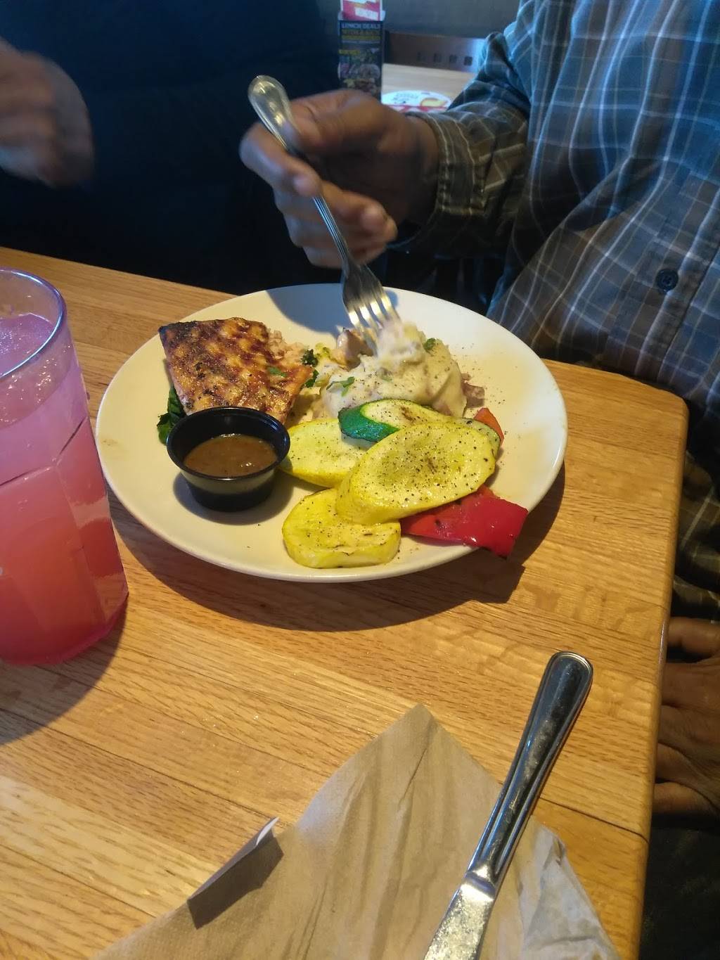 Applebees Grill + Bar | restaurant | 13301 Middlebelt Rd, Livonia, MI 48150, USA | 7342454680 OR +1 734-245-4680