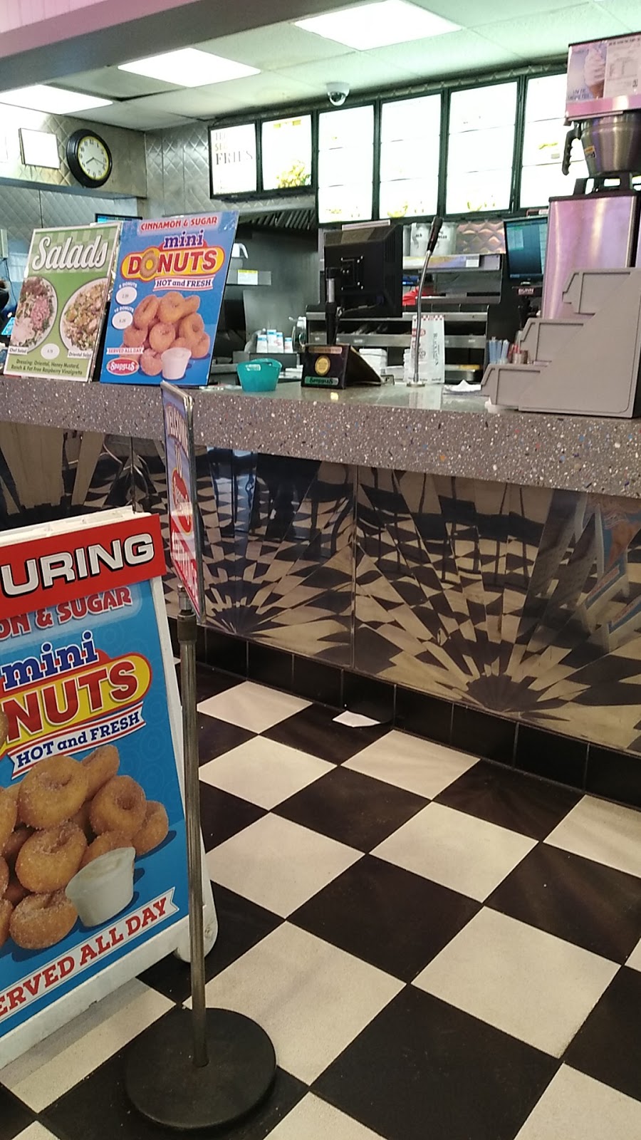 Spangles | restaurant | 850 N Broadway, Wichita, KS 67214, USA | 3162635520 OR +1 316-263-5520