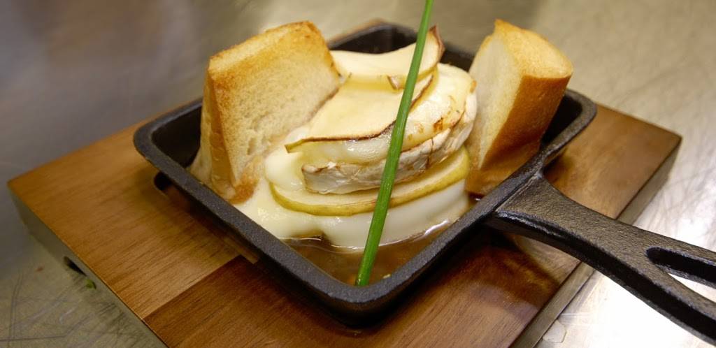 Le Bistro | restaurant | 570 Rue Notre Dame, Montebello, QC J0V 1L0, Canada | 8194236900 OR +1 819-423-6900