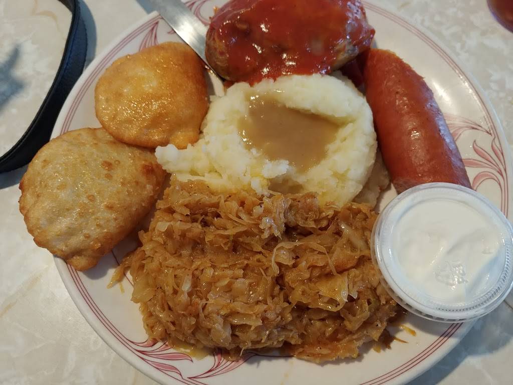 Lukichs Family Dining | restaurant | 3900 Rochester Rd, Troy, MI 48083, USA | 2485289955 OR +1 248-528-9955