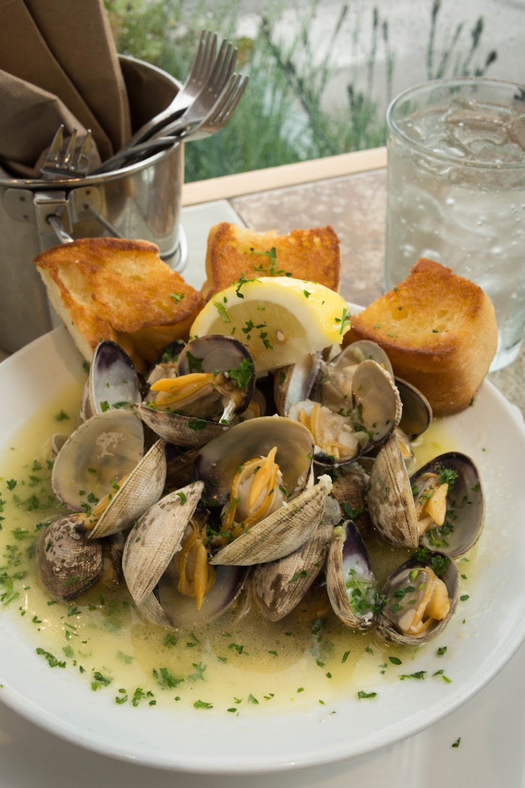 Local Ocean Seafoods | restaurant | 213 SE Bay Blvd., Newport, OR 97365, USA | 5415747959 OR +1 541-574-7959