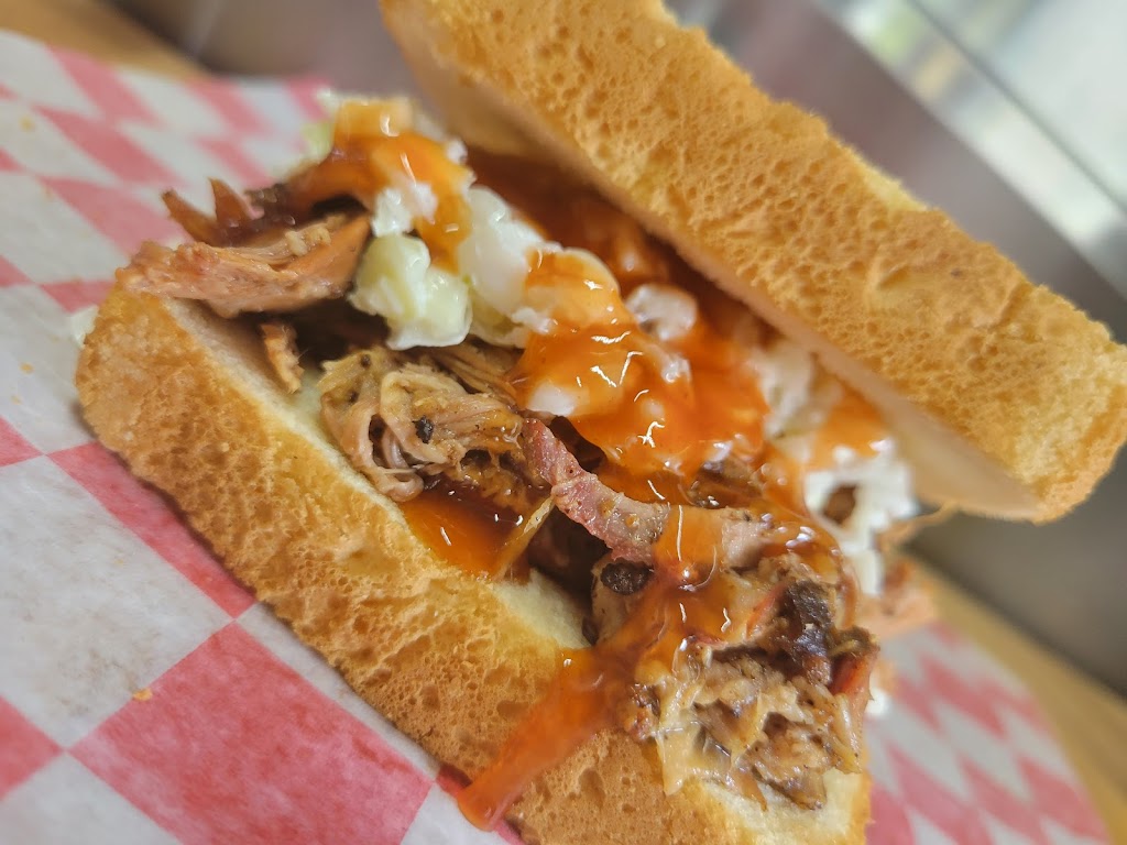 Smokin Butts BBQ | restaurant | 306 N Front St, Oak Hill, OH 45656, USA | 6142842642 OR +1 614-284-2642