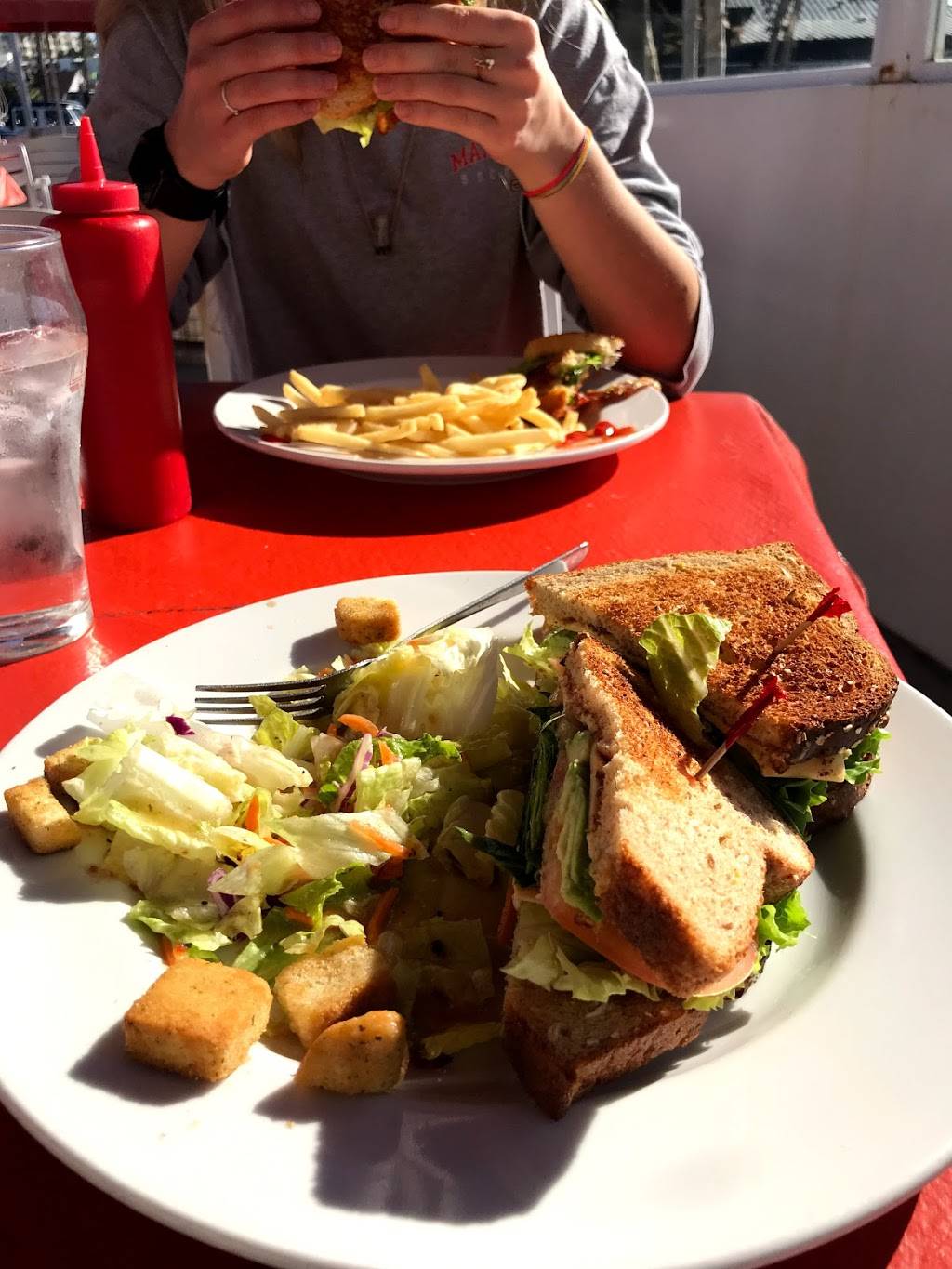 Rubys Diner | restaurant | 245 N Harbor Dr, Redondo Beach, CA 90277, USA | 3103767829 OR +1 310-376-7829