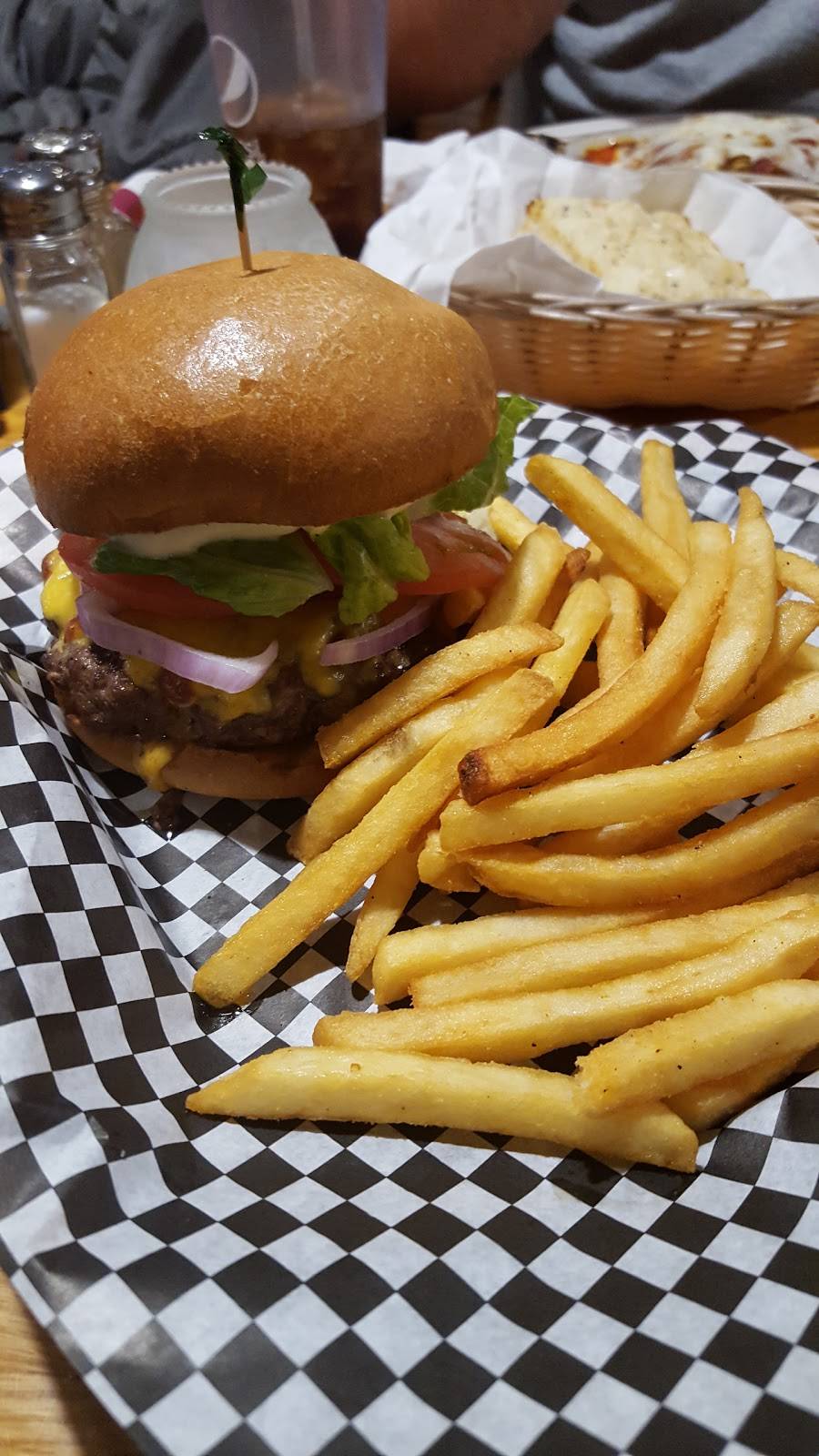 Russos Pizzeria Bar & Grille | restaurant | 6209 Division Ave S, Grand Rapids, MI 49548, USA | 6165347877 OR +1 616-534-7877