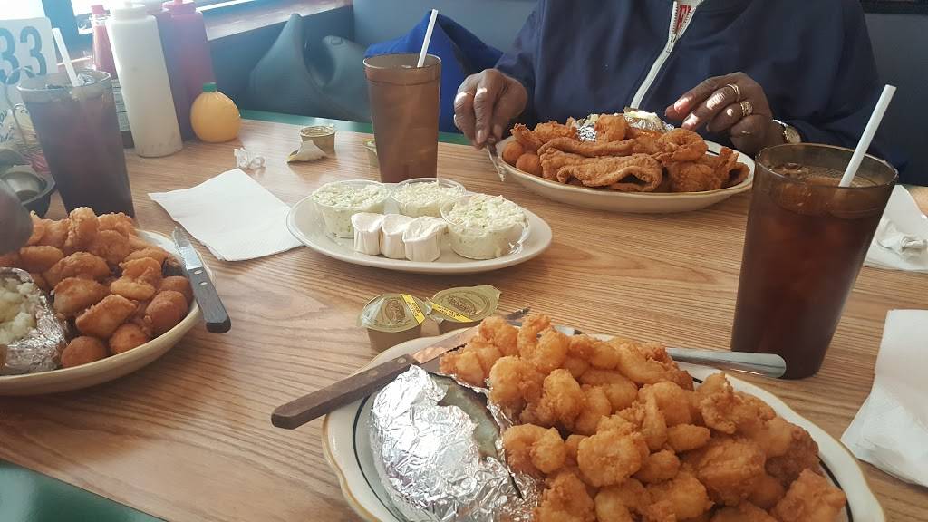 Harbor Inn Seafood Restaurant | restaurant | 2408 S Church St, Burlington, NC 27215, USA | 3362281995 OR +1 336-228-1995