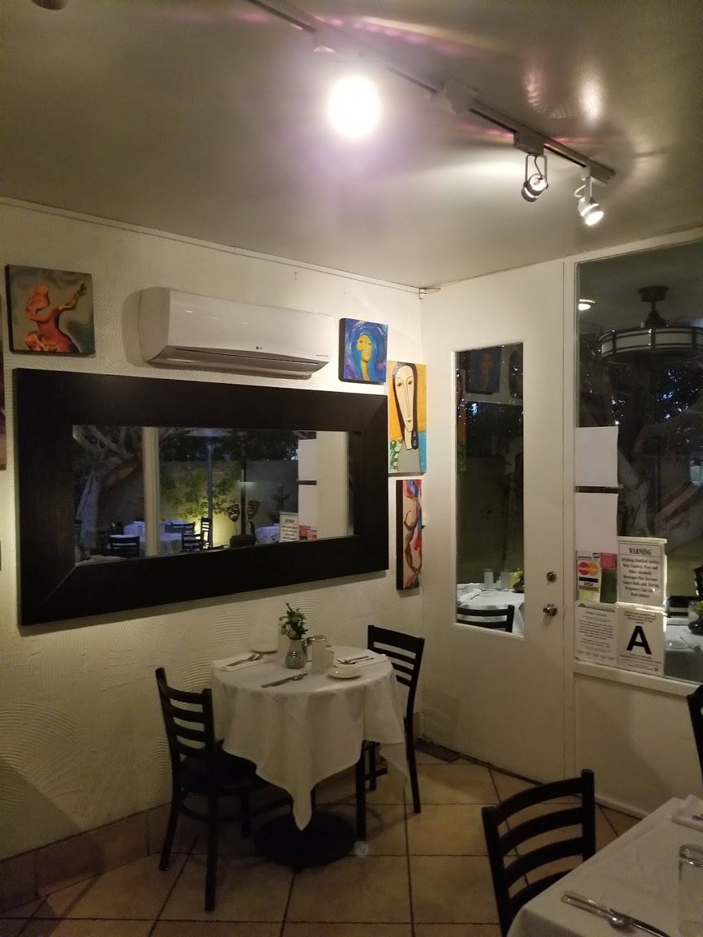 John Henrys Cafe | restaurant | 1785 E Tahquitz Canyon Way, Palm Springs, CA 92262, USA | 7603277667 OR +1 760-327-7667