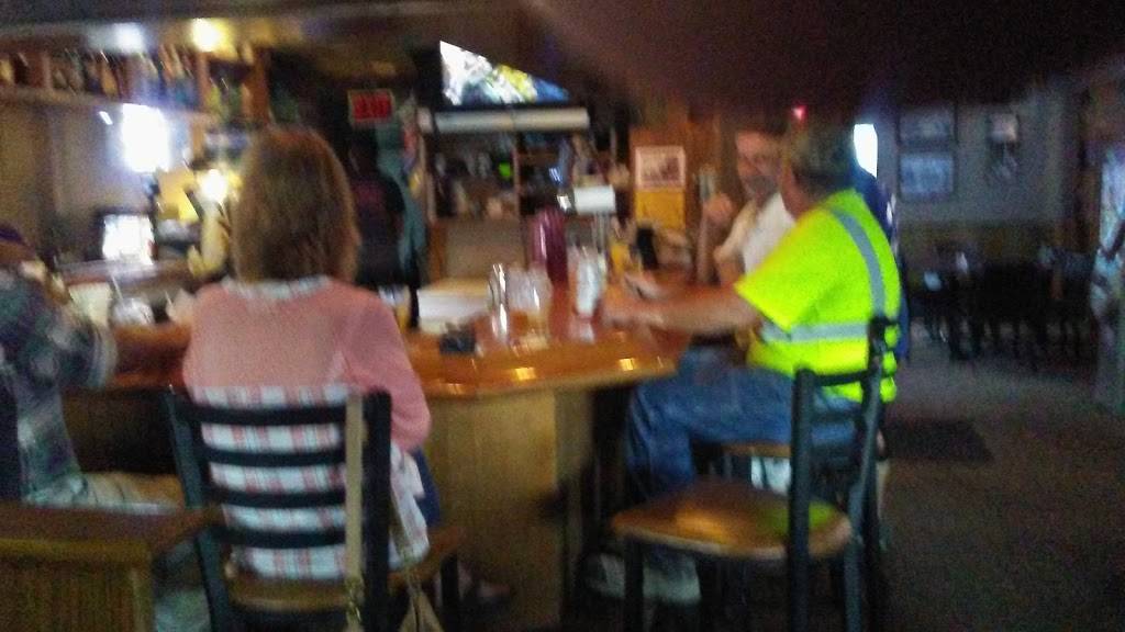 Star Bar & Grill | restaurant | 303 Church St, Fairfax, IA 52228, USA | 3198454045 OR +1 319-845-4045