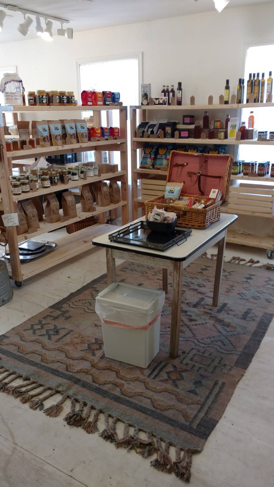 Vittles Market & Eatery | restaurant | 14015 Ranch Rd 12 #1, Wimberley, TX 78676, USA | 5125202532 OR +1 512-520-2532