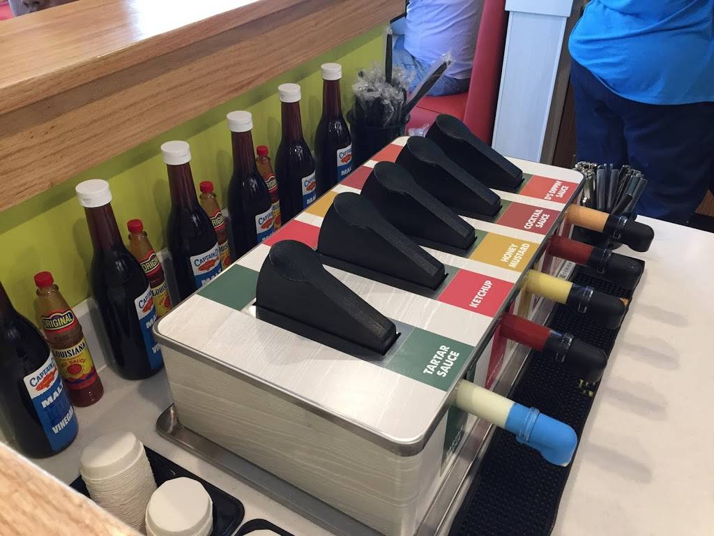 Captain Ds | restaurant | 1040 E Walnut St, Carbondale, IL 62901, USA | 6185217121 OR +1 618-521-7121