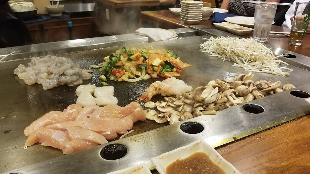 Sakura Japanese Steak, Seafood House & Sushi Bar | restaurant | 8369 Leesburg Pike, Vienna, VA 22182, USA | 7033566444 OR +1 703-356-6444