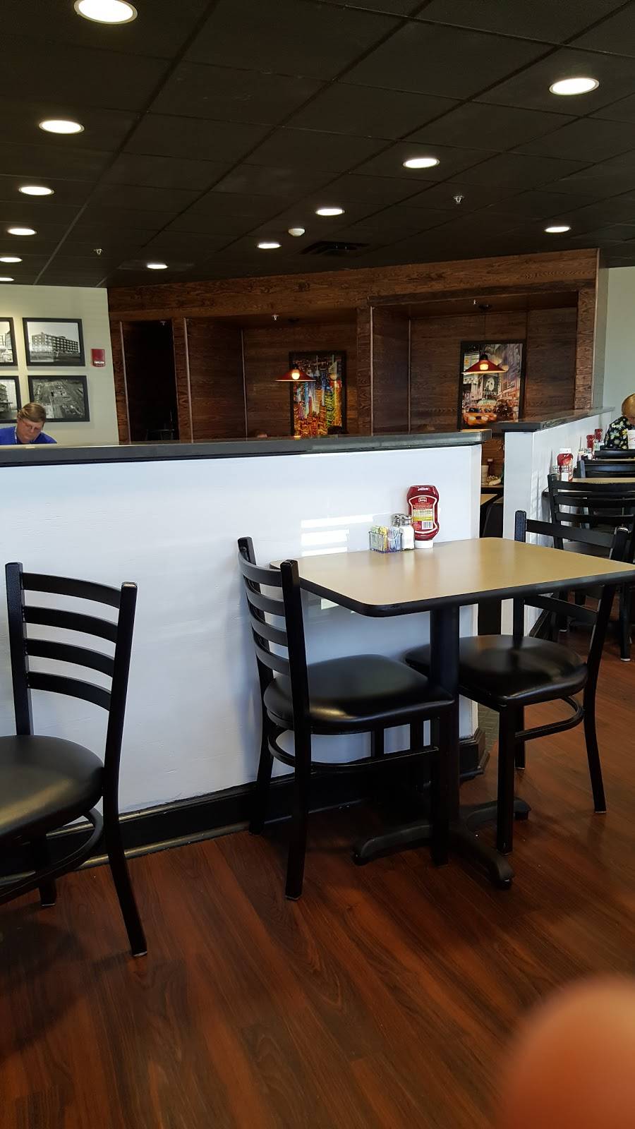 Chappys Express | restaurant | 2055 E South Blvd, Montgomery, AL 36116, USA | 3342869200 OR +1 334-286-9200