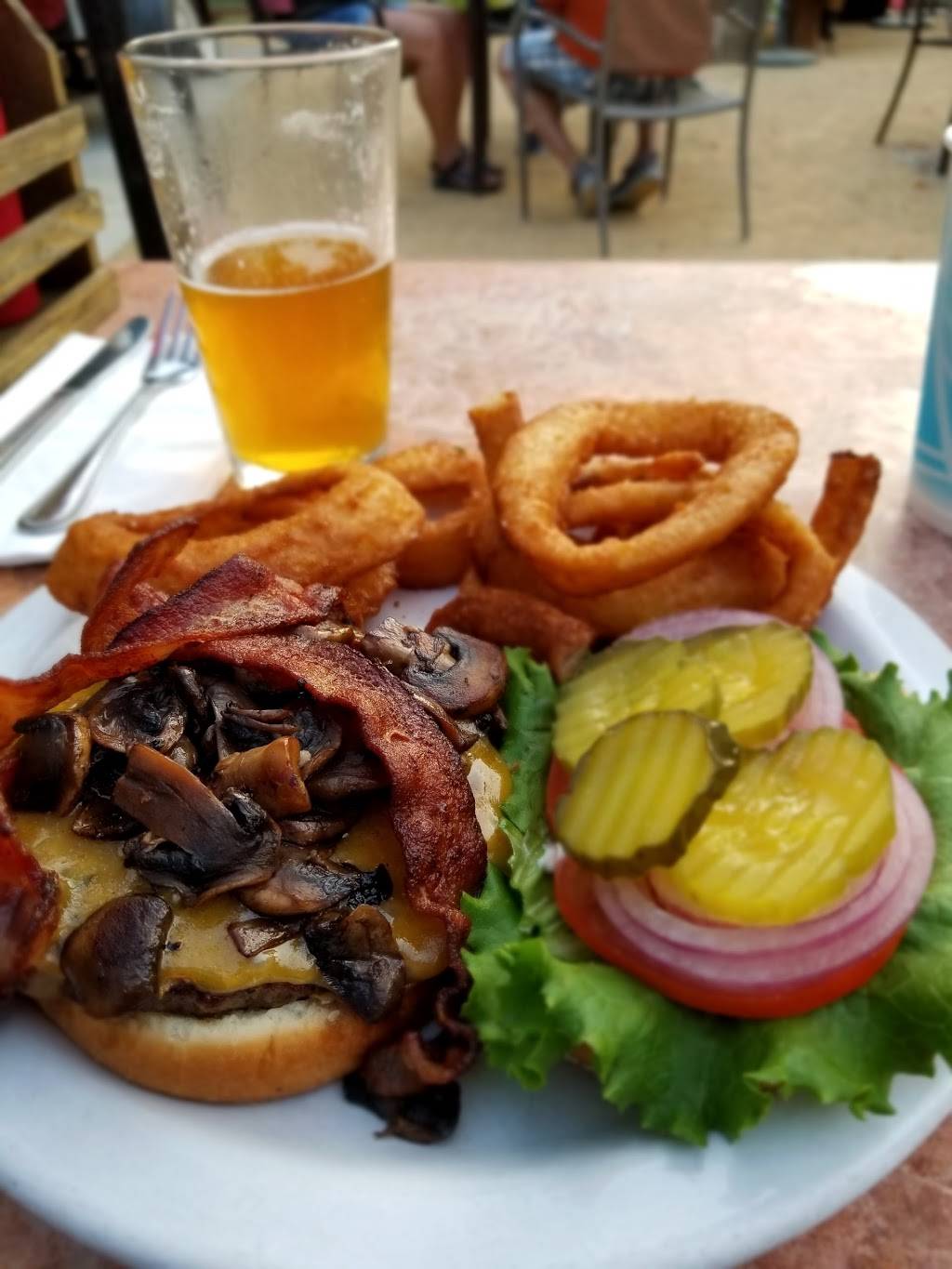 Russian River Pub | restaurant | 11829 River Rd, Forestville, CA 95436, USA | 7078877932 OR +1 707-887-7932