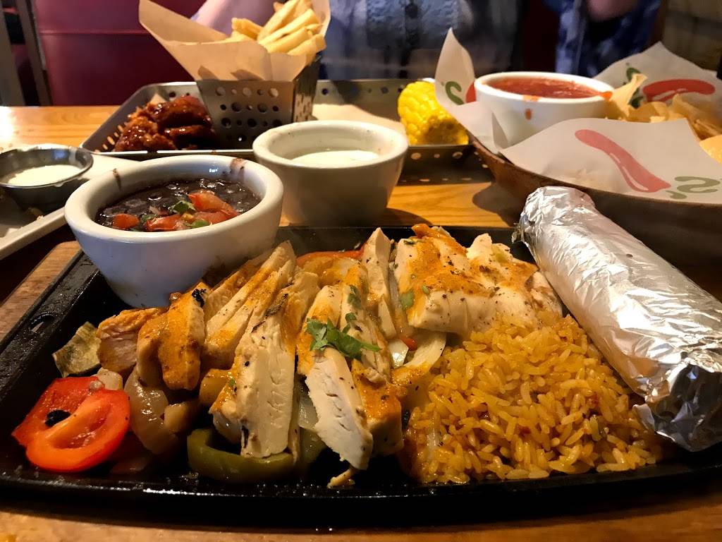 Chilis Grill & Bar | restaurant | 1430 109th Ave NE, Blaine, MN 55449, USA | 7637839222 OR +1 763-783-9222