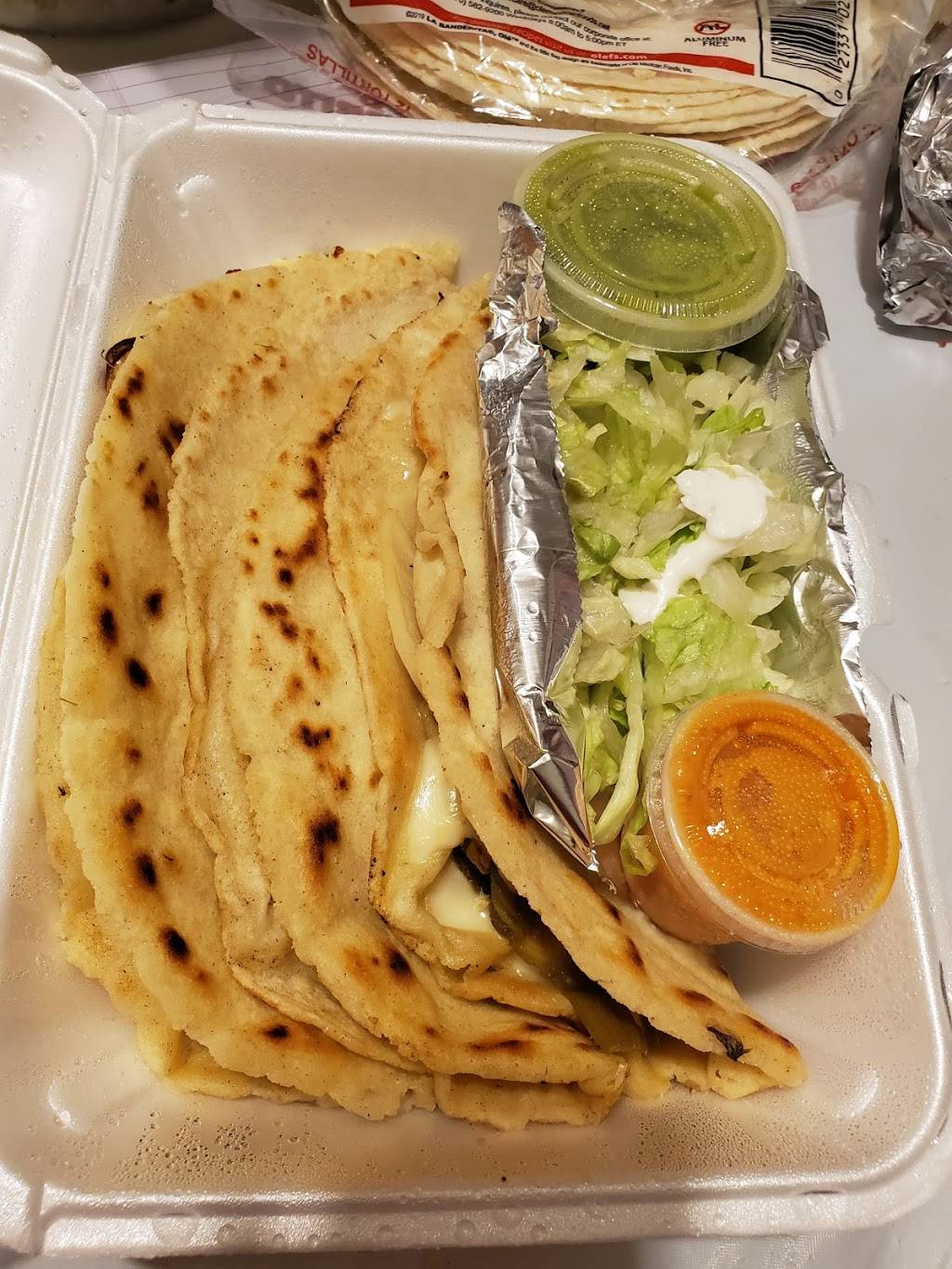 Oaxaca Grocery | restaurant | 284 Queen Anne Rd, Teaneck, NJ 07666, USA | 2018366002 OR +1 201-836-6002