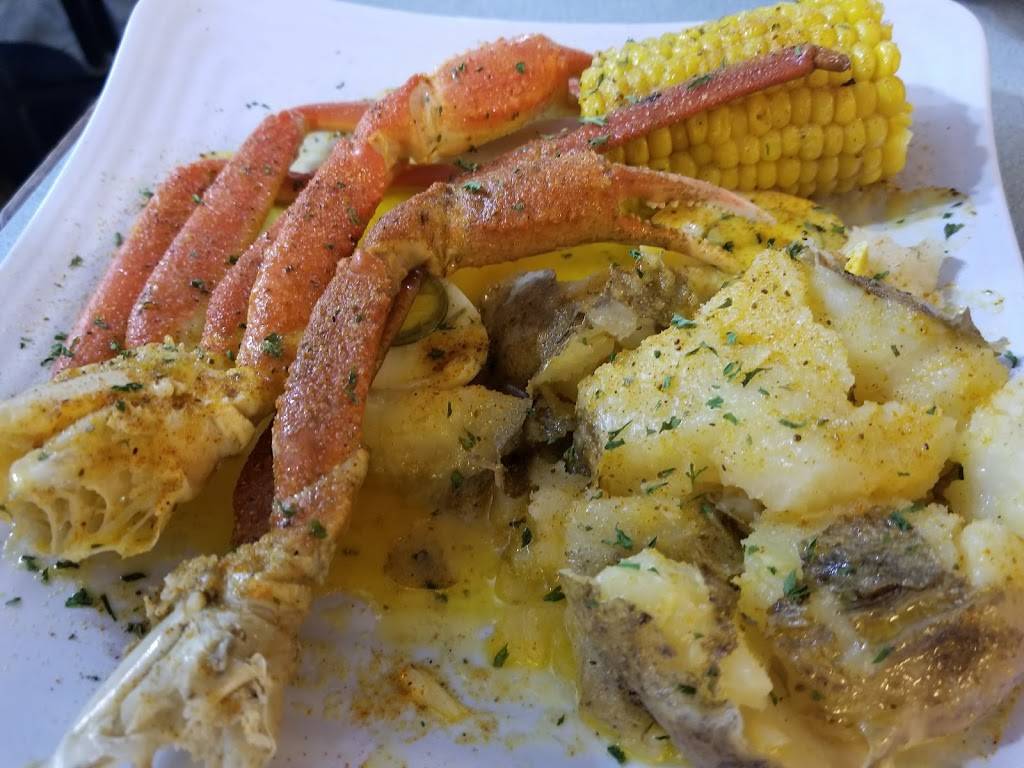Crab House | restaurant | 19721 W Seven Mile Rd, Detroit, MI 48219, USA | 3135351400 OR +1 313-535-1400