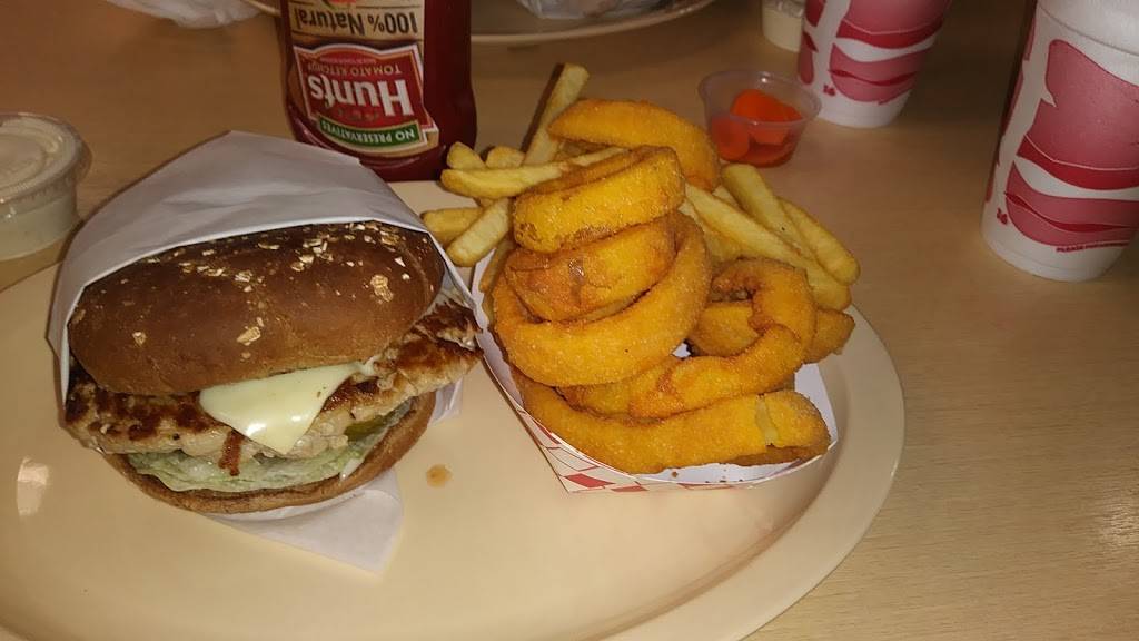 Vickys | restaurant | 8320 Limonite Ave, Riverside, CA 92509, USA | 9513608400 OR +1 951-360-8400