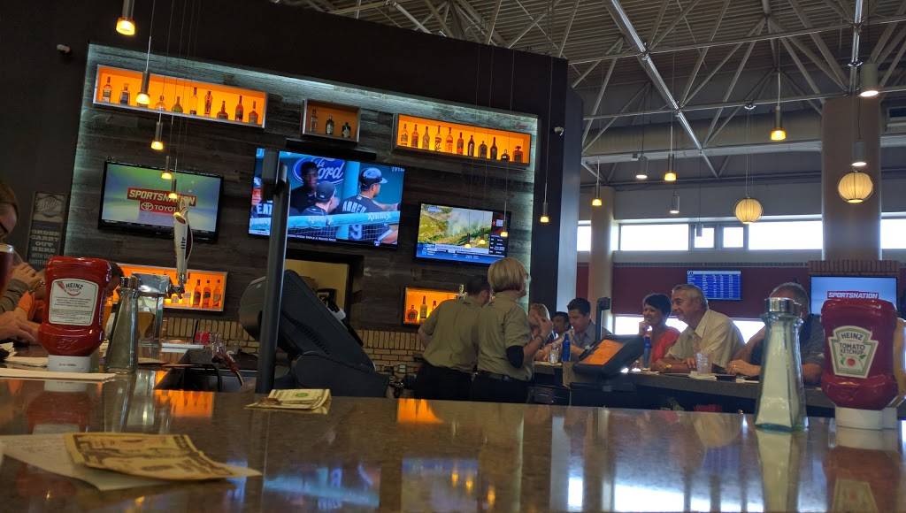 Miller Brewhouse | restaurant | 5300 S Howell Ave, Milwaukee, WI 53207, USA | 4147475300 OR +1 414-747-5300