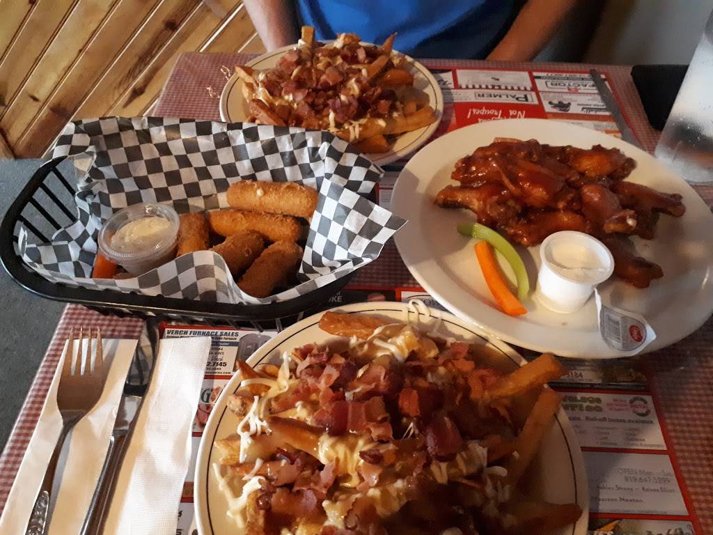 Hurstys Bar & Grill | restaurant | 368 Rue Main, Shawville, QC J0X 2Y0, Canada | 8196472546 OR +1 819-647-2546