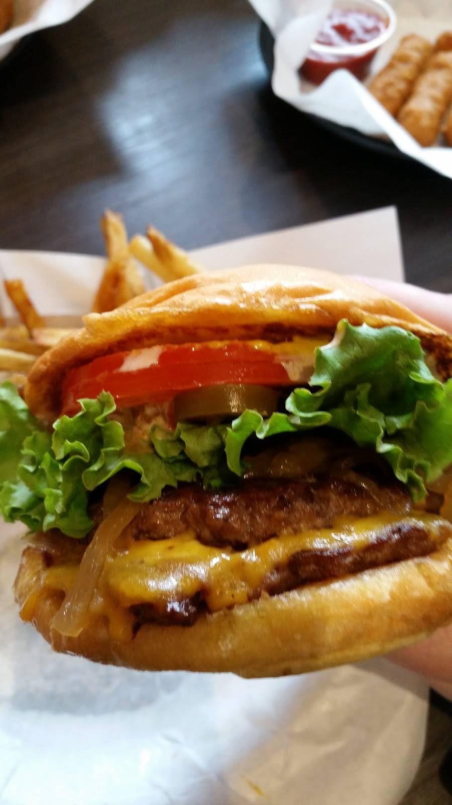 Brown Bag Burgers | restaurant | 4326 N Leavitt Rd a, Lorain, OH 44053, USA | 4402420344 OR +1 440-242-0344
