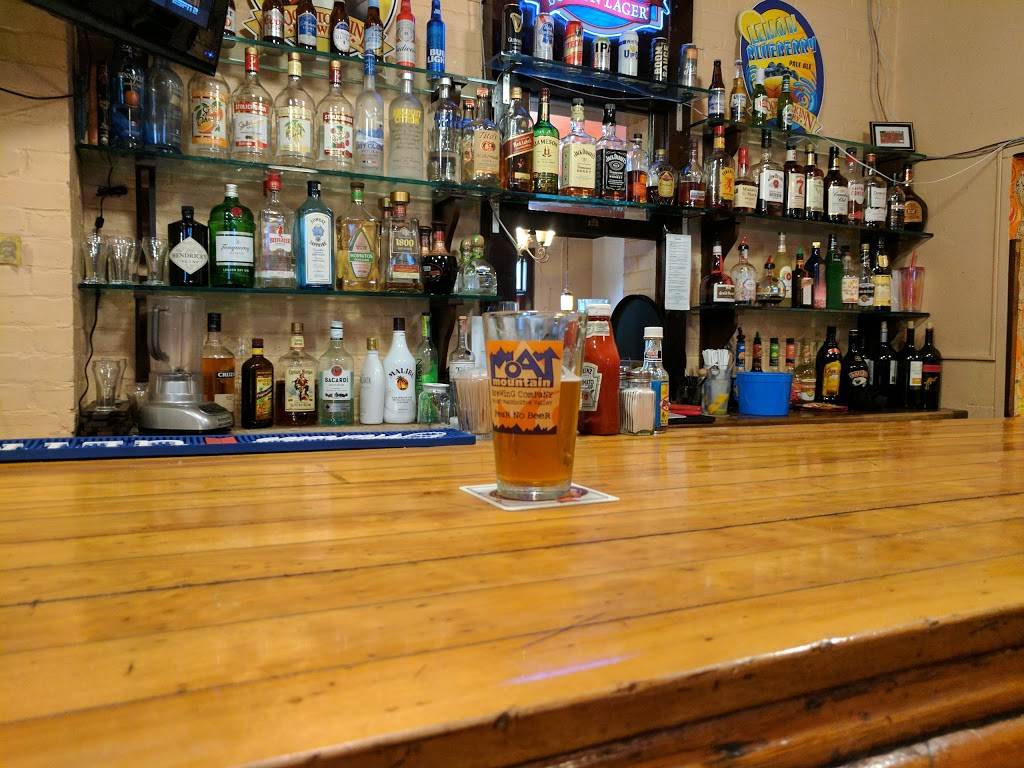 The Little Grille | restaurant | 62 Cottage St, Littleton, NH 03561, USA | 6034440395 OR +1 603-444-0395