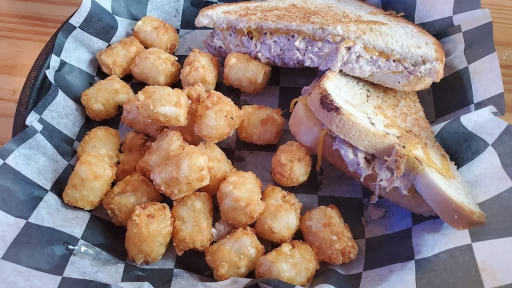 Shueys Restaurant & Lounge | restaurant | 1158 Club Rd NE, Cedar Rapids, IA 52404, USA | 3198482220 OR +1 319-848-2220