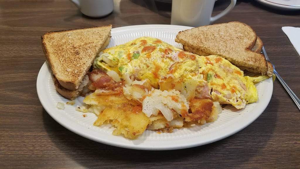 Ds Colonial Cafe | restaurant | 1415 S Milford Rd, Highland, MI 48357, USA | 2488870370 OR +1 248-887-0370