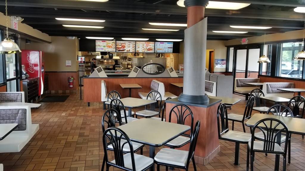 Burger King | restaurant | 414 Water St, Chardon, OH 44024, USA | 4402869848 OR +1 440-286-9848
