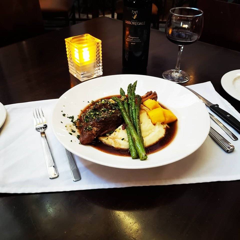 Waters Bar & Grille | restaurant | 7900 NE 82nd Ave, Portland, OR 97220, USA | 5034937761 OR +1 503-493-7761