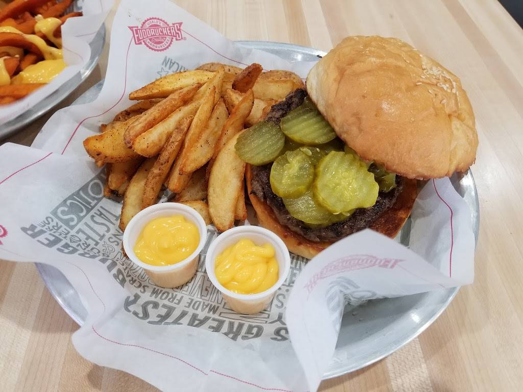 Fuddruckers | restaurant | 2300 E Semoran Blvd unit a, Apopka, FL 32704, USA | 4078261411 OR +1 407-826-1411