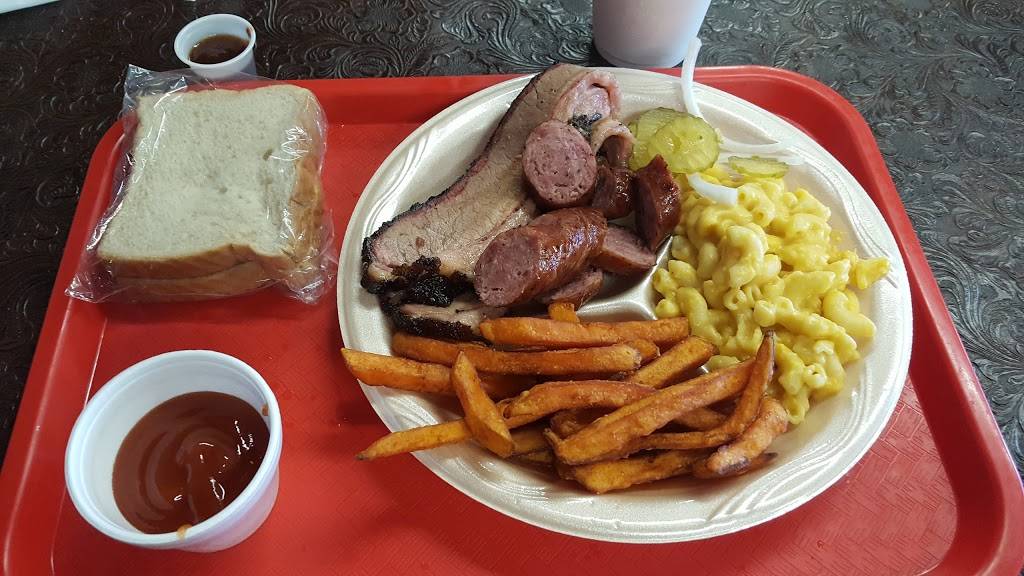 McBees BBQ | restaurant | 508 Landa St, New Braunfels, TX 78130, USA | 8306080422 OR +1 830-608-0422