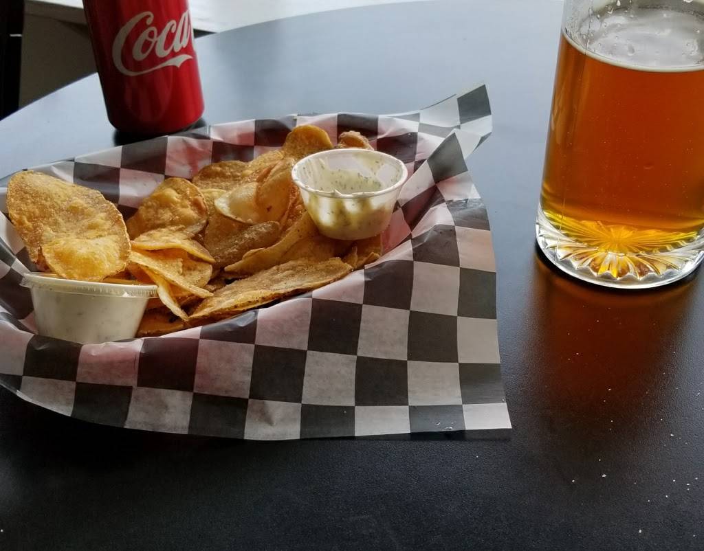 Genos Golden Pizza & Pub | restaurant | 113 N Riverview Dr, Parchment, MI 49004, USA | 2693457266 OR +1 269-345-7266