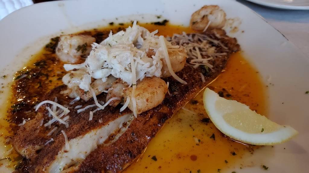 Half Shell Oyster House | restaurant | 2325 University Blvd, Tuscaloosa, AL 35401, USA | 2058607001 OR +1 205-860-7001