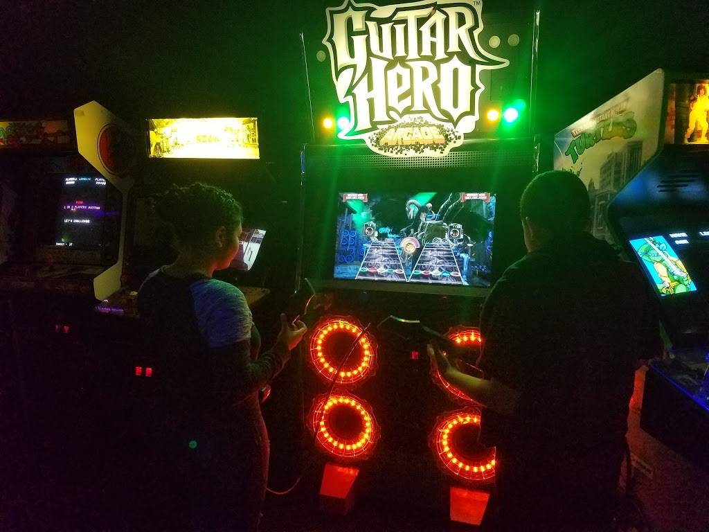 Planet Fun | restaurant | 1505 Mitchell Dr, Oswego, IL 60543, USA | 6308003958 OR +1 630-800-3958