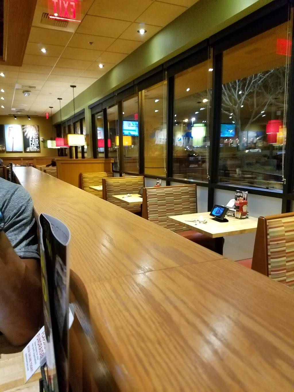 Applebees Grill + Bar | restaurant | 43545 10th St W, Lancaster, CA 93534, USA | 6619426410 OR +1 661-942-6410