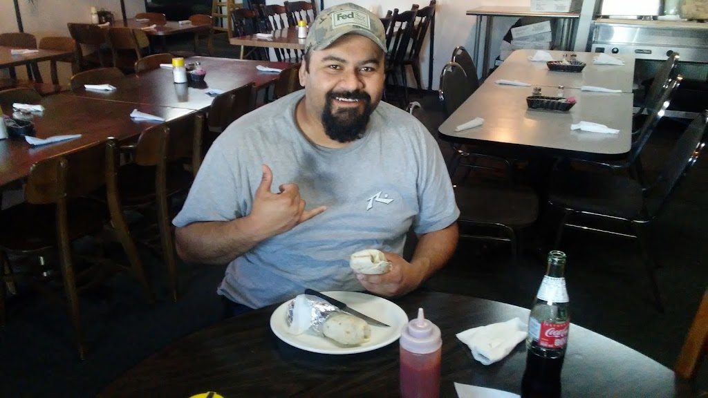 Mama Finas | restaurant | 411 US-54, Plains, KS 67869, USA | 6205639222 OR +1 620-563-9222