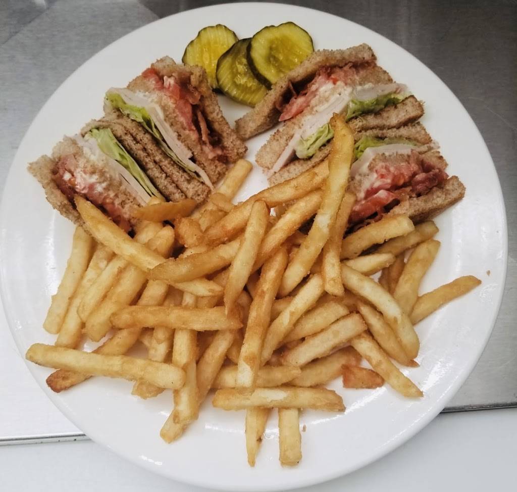 101 Bar and Fire Grill Restaurant | restaurant | 101 Ontario Rd, Mitchell, ON N0K 1N0, Canada | 5193488500 OR +1 519-348-8500