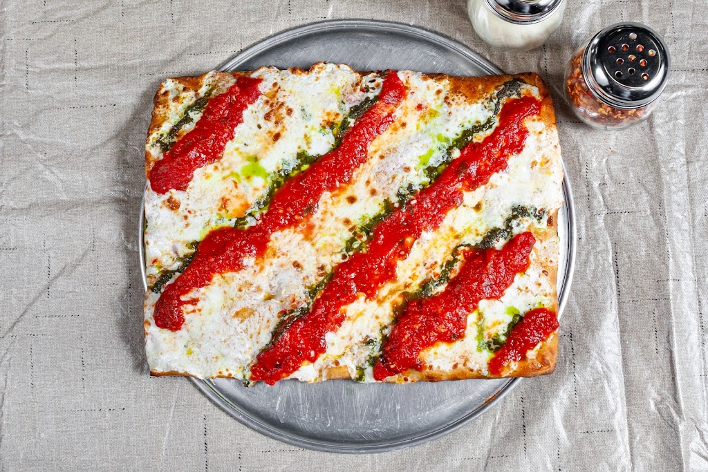 Geno Ds Pizza | restaurant | 224 E 7th St, Charlotte, NC 28202, USA | 7049005202 OR +1 704-900-5202