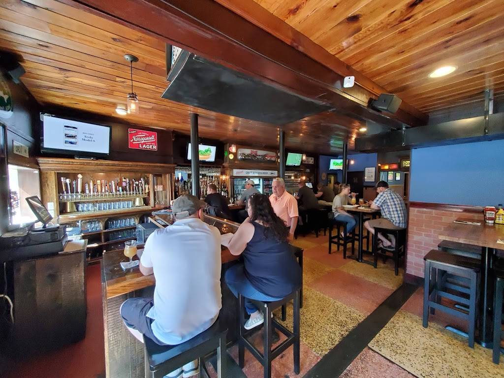 Craft Burgers & Beer | restaurant | 342 East Ave, Pawtucket, RI 02860, USA | 4017235600 OR +1 401-723-5600