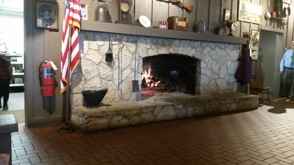 Cracker Barrel Old Country Store | restaurant | 980 E Ash St, Piqua, OH 45356, USA | 9377736605 OR +1 937-773-6605