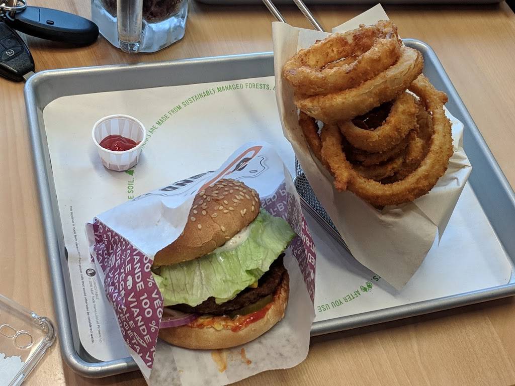 A&W Canada | restaurant | 180 Holiday Inn Dr, Cambridge, ON N3C 1Z4, Canada | 5192201800 OR +1 519-220-1800