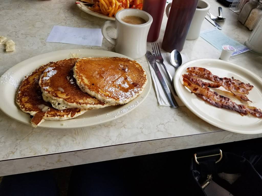 Bishops 4th Street Diner | restaurant | 184 Admiral Kalbfus Rd, Newport, RI 02840, USA | 4018472069 OR +1 401-847-2069