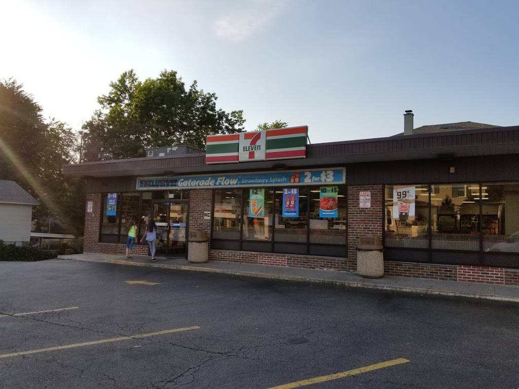 7-Eleven | bakery | 100 W Madison Ave, Dumont, NJ 07628, USA | 2014391518 OR +1 201-439-1518