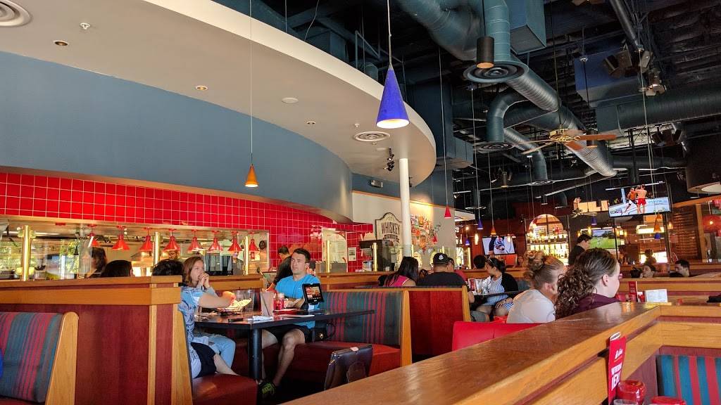 Red Robin Gourmet Burgers and Brews | restaurant | 3906 Rivermark Plaza, Santa Clara, CA 95054, USA | 4088550630 OR +1 408-855-0630