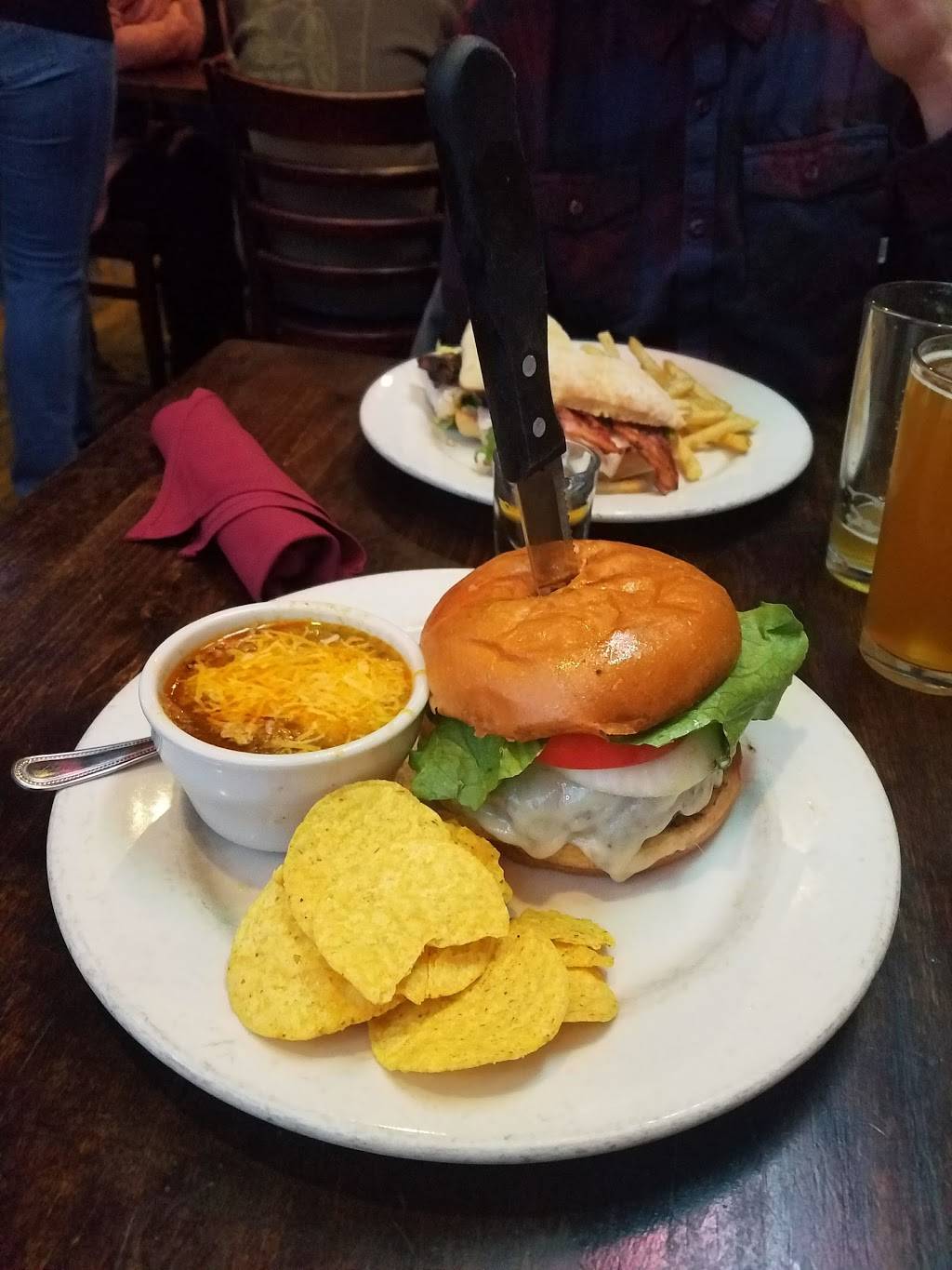 The Grandview Tavern and Grill | restaurant | 7427 Grandview Ave, Arvada, CO 80002, USA | 3034220781 OR +1 303-422-0781